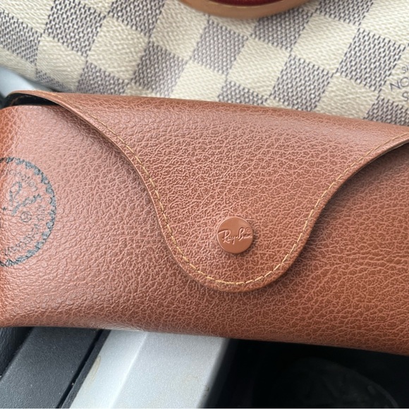 Ray-Ban RB2132 New Wayfarer sunglasses with case - Picture 11 of 12